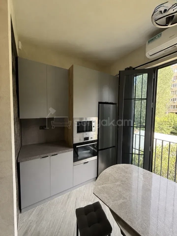 2 Սենյականոց Բնակարան Քարե Շենքում, 43քմ, 4/5 հարկ, Կապիտալ Վերանորոգված