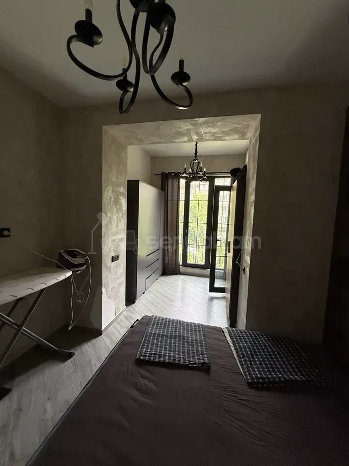 2 Սենյականոց Բնակարան Քարե Շենքում, 43քմ, 4/5 հարկ, Կապիտալ Վերանորոգված