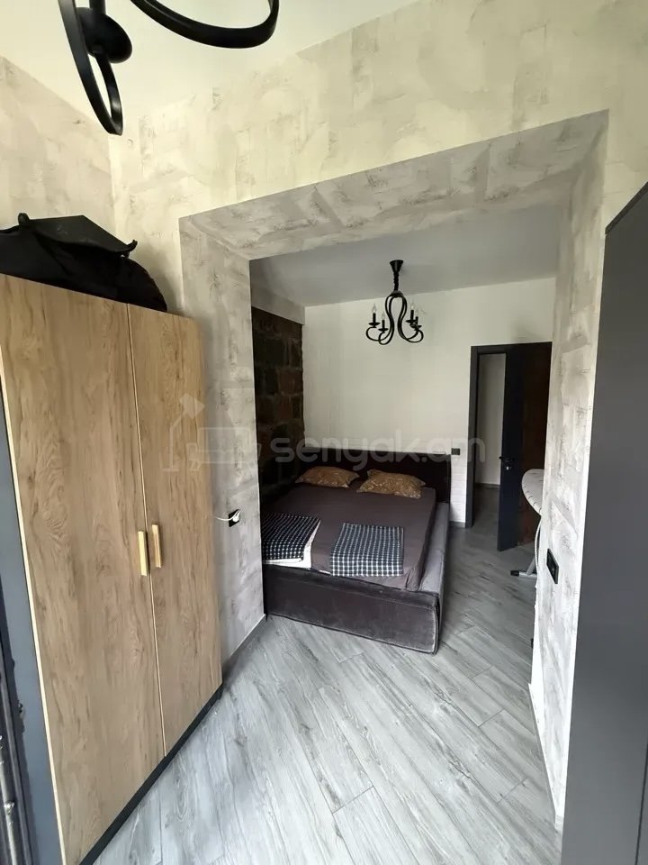 2 Սենյականոց Բնակարան Քարե Շենքում, 43քմ, 4/5 հարկ, Կապիտալ Վերանորոգված