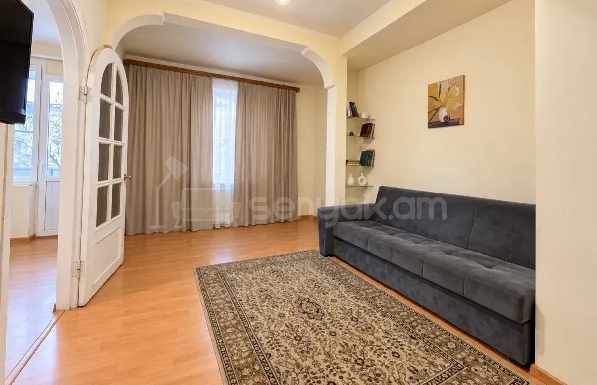 2 Սենյականոց Բնակարան Քարե Շենքում, 71քմ, 4/5 հարկ, Նորմալ Վիճակում