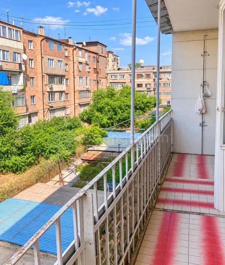 2 Սենյականոց Բնակարան Քարե Շենքում, 71քմ, 4/5 հարկ, Նորմալ Վիճակում