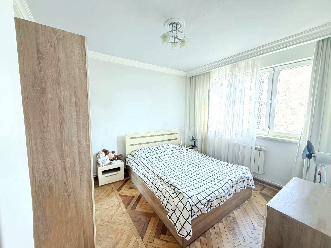 4 Սենյականոց Բնակարան Քարե Շենքում, 92քմ, 6/8 հարկ, Կոսմետիկ Վերանորոգված