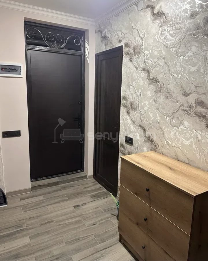 1 Սենյականոց Բնակարան Քարե Շենքում, 35քմ, 1/1 հարկ, Կապիտալ Վերանորոգված, Կահավորված