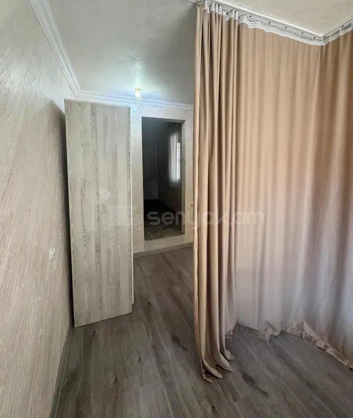 2 Սենյականոց Բնակարան Քարե Շենքում, 46քմ, 1/1 հարկ, Նորմալ Վիճակում, Կահավորված