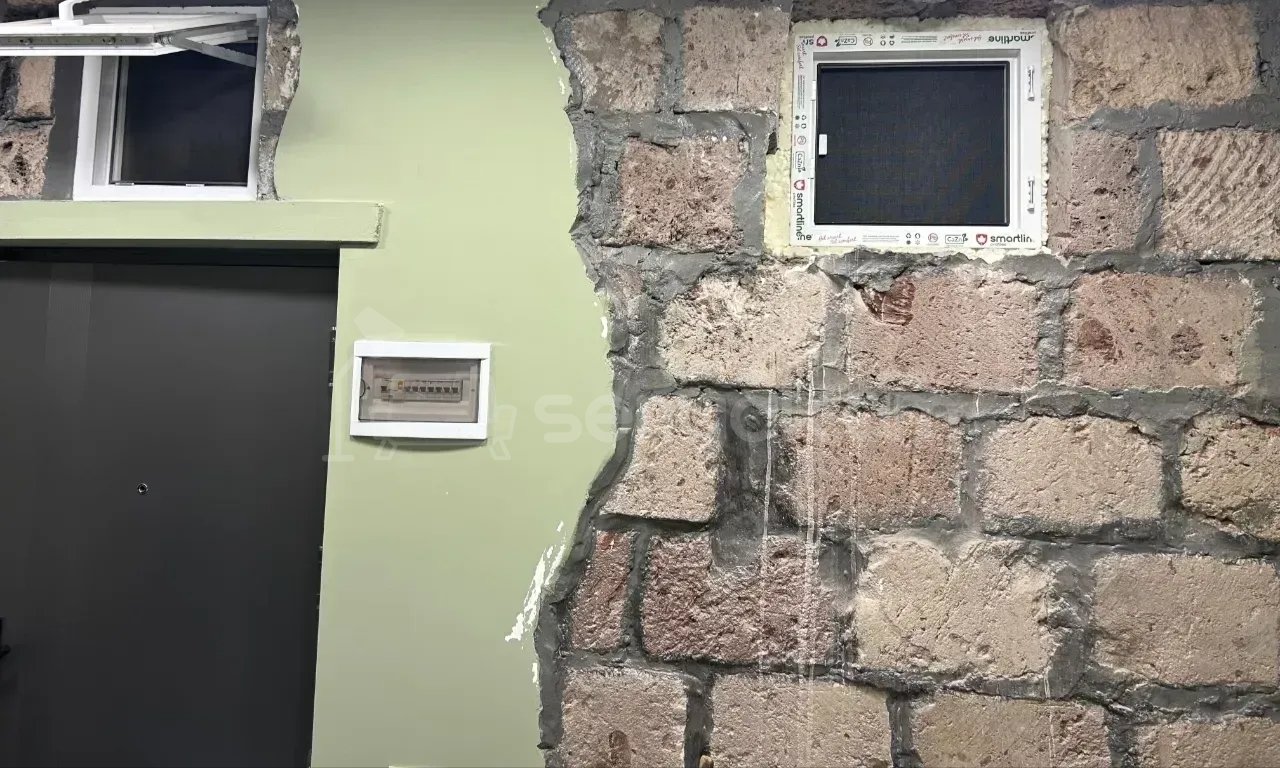 1 Սենյականոց Բնակարան Քարե Շենքում, 35քմ, 1/1 հարկ, Կապիտալ Վերանորոգված, Կահավորված