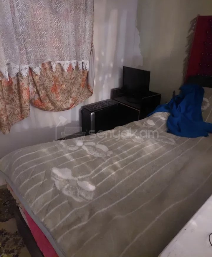3 Սենյականոց Բնակարան Քարե Շենքում, 68քմ, 1/1 հարկ, Նորմալ Վիճակում, Կահավորված