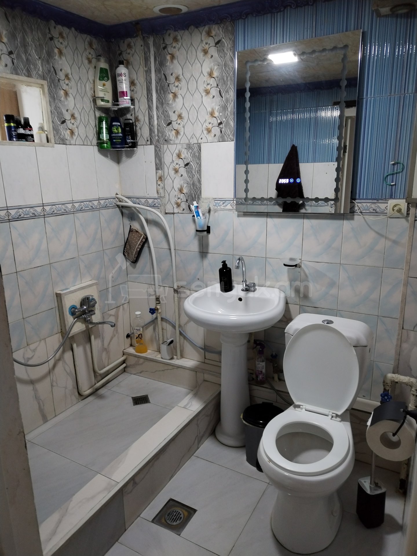 2 Սենյականոց Բնակարան Քարե Շենքում, 57քմ, 5/5 հարկ, Նորմալ Վիճակում