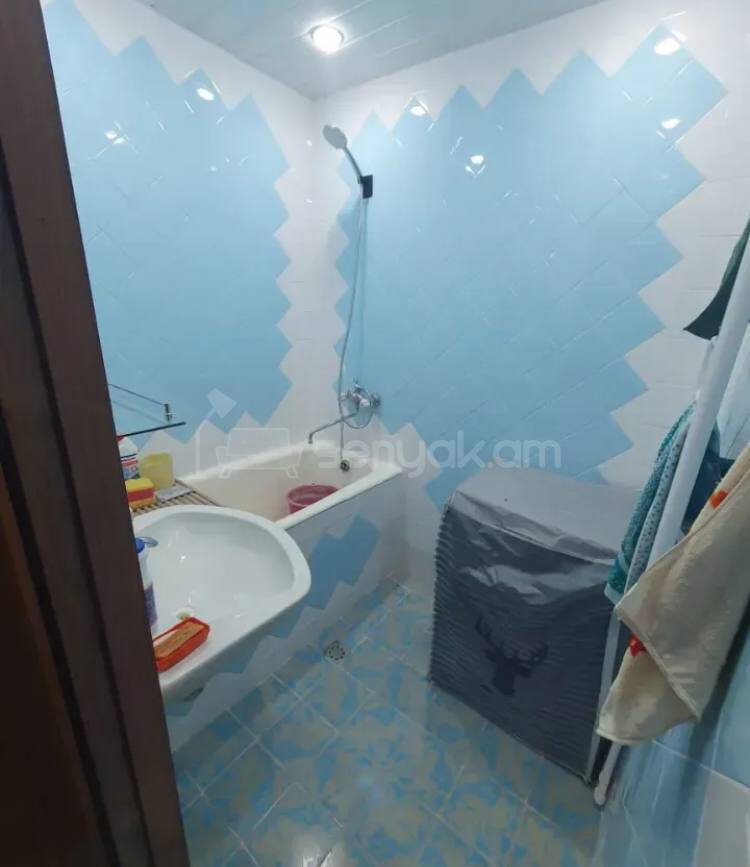 3 Սենյականոց Բնակարան Քարե Շենքում, 90քմ, 3/5 հարկ, Կոսմետիկ Վերանորոգված, Կահավորված