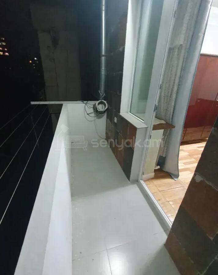 3 Սենյականոց Բնակարան Քարե Շենքում, 90քմ, 3/5 հարկ, Կոսմետիկ Վերանորոգված, Կահավորված