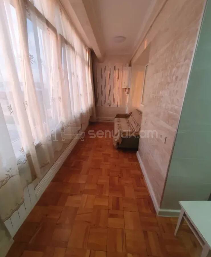3 Սենյականոց Բնակարան Քարե Շենքում, 90քմ, 3/5 հարկ, Կոսմետիկ Վերանորոգված, Կահավորված