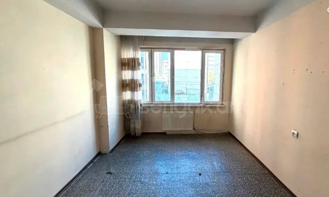 3 Սենյականոց Բնակարան, 75քմ, 4/14 հարկ, Պետական Վիճակում