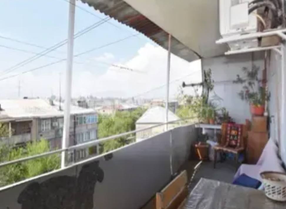 4 Սենյականոց Բնակարան Քարե Շենքում, 110քմ, 5/5 հարկ, Կոսմետիկ Վերանորոգված