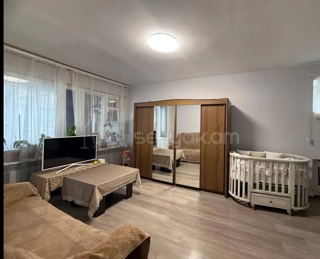 2 Սենյականոց Բնակարան Քարե Շենքում, 48քմ, 2/5 հարկ, Նորմալ Վիճակում