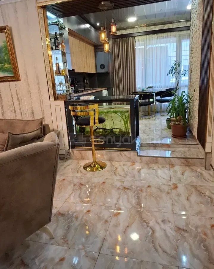 4 Սենյականոց Բնակարան Քարե Շենքում, 101քմ, 1/5 հարկ, Կապիտալ Վերանորոգված