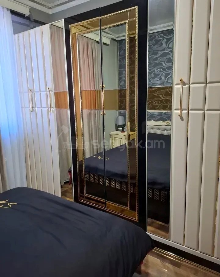 4 Սենյականոց Բնակարան Քարե Շենքում, 101քմ, 1/5 հարկ, Կապիտալ Վերանորոգված