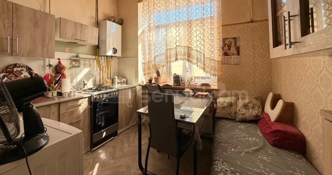 2 Սենյականոց Բնակարան Քարե Շենքում, 61քմ, 4/4 հարկ, Պետական Վիճակում