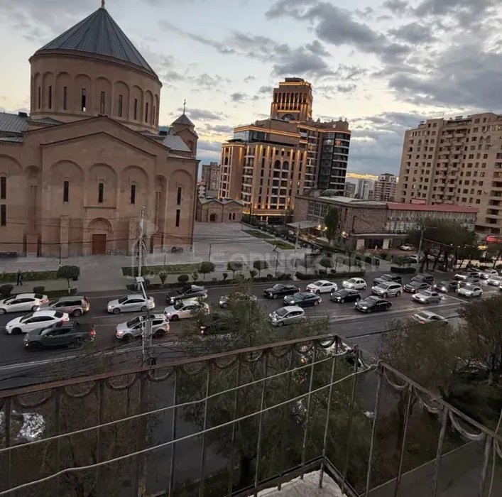 2 Սենյականոց Բնակարան Քարե Շենքում, 61քմ, 4/4 հարկ, Պետական Վիճակում