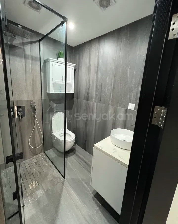 1 Սենյականոց Բնակարան Քարե Շենքում, 40քմ, 3/5 հարկ, Դիզայներական Վերանորոգված, Կահավորված, Արևկող