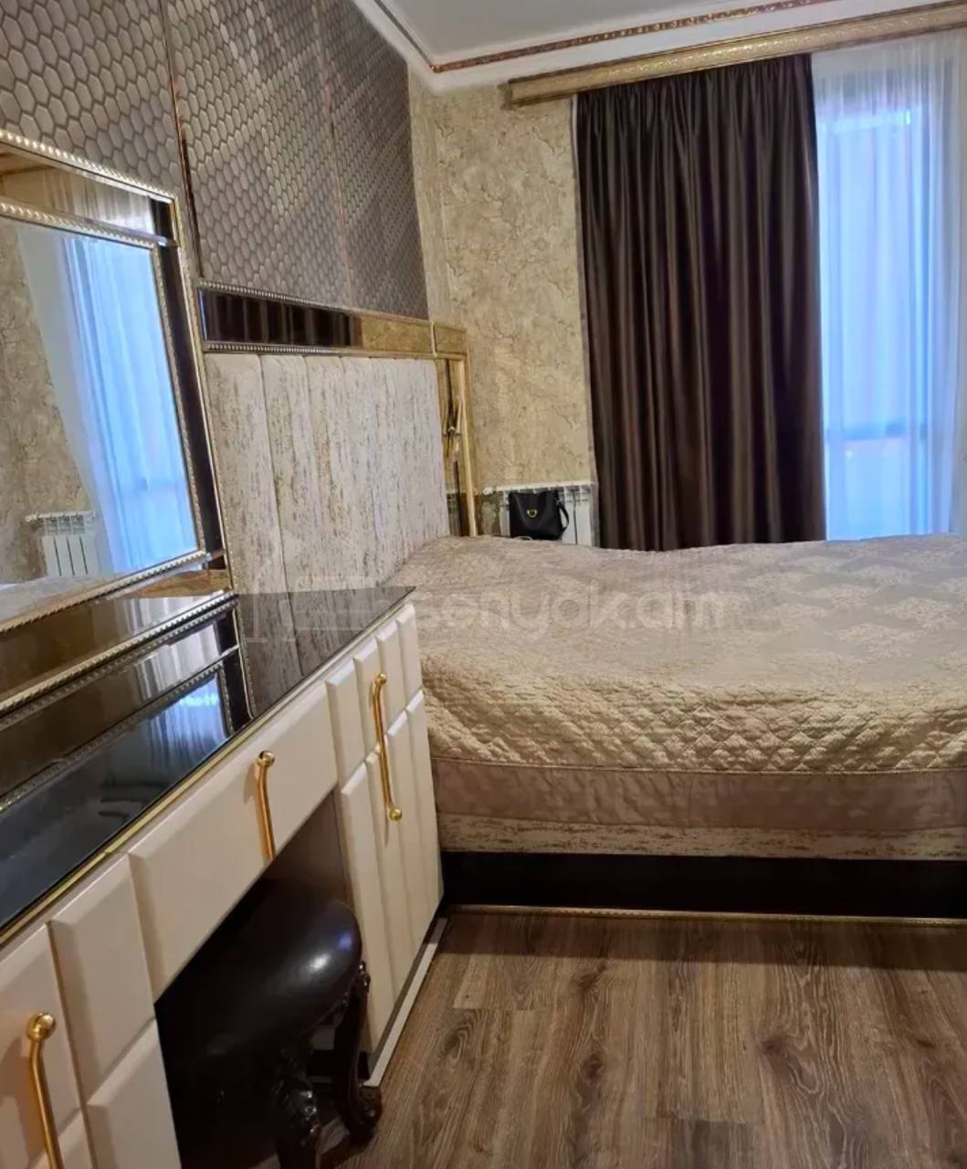 4 Սենյականոց Բնակարան Քարե Շենքում, 101քմ, 1/5 հարկ, Կապիտալ Վերանորոգված