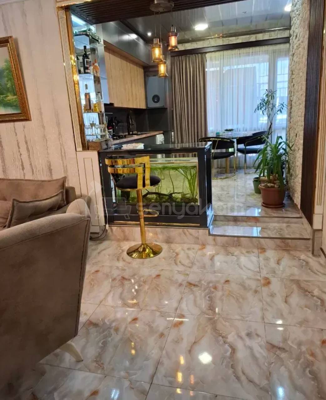 4 Սենյականոց Բնակարան Քարե Շենքում, 101քմ, 1/5 հարկ, Կապիտալ Վերանորոգված