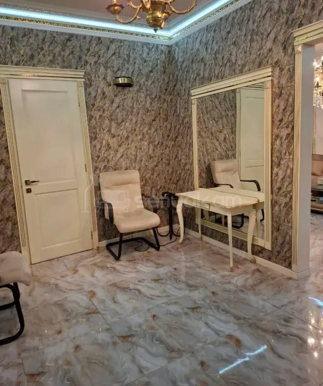 4 Սենյականոց Բնակարան Քարե Շենքում, 101քմ, 1/5 հարկ, Կապիտալ Վերանորոգված