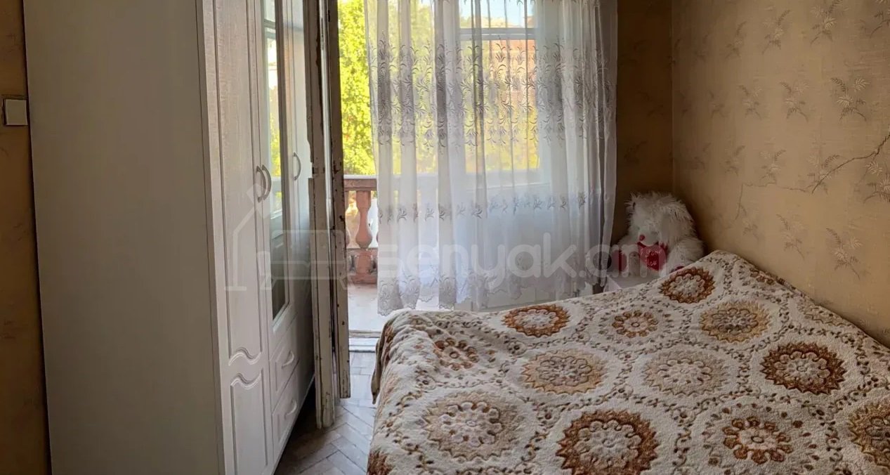2 Սենյականոց Բնակարան Քարե Շենքում, 80քմ, 4/4 հարկ, Պետական Վիճակում