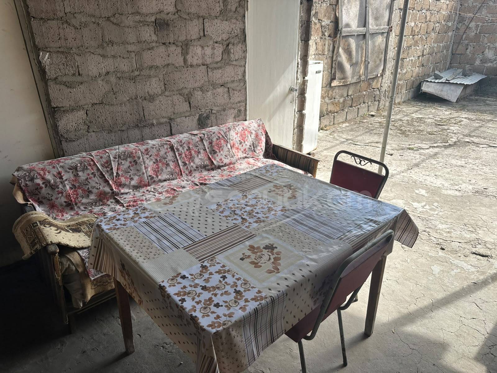 2 Սենյականոց Բնակարան Քարե Շենքում, 67քմ, 1/1 հարկ, Նորմալ Վիճակում, Կահավորված