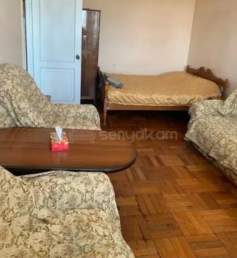 1 Սենյականոց Բնակարան Քարե Շենքում, 40քմ, 3/5 հարկ, Նորմալ Վիճակում, Կահավորված