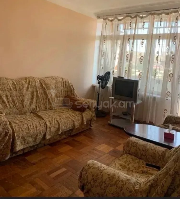 1 Սենյականոց Բնակարան Քարե Շենքում, 40քմ, 3/5 հարկ, Նորմալ Վիճակում, Կահավորված