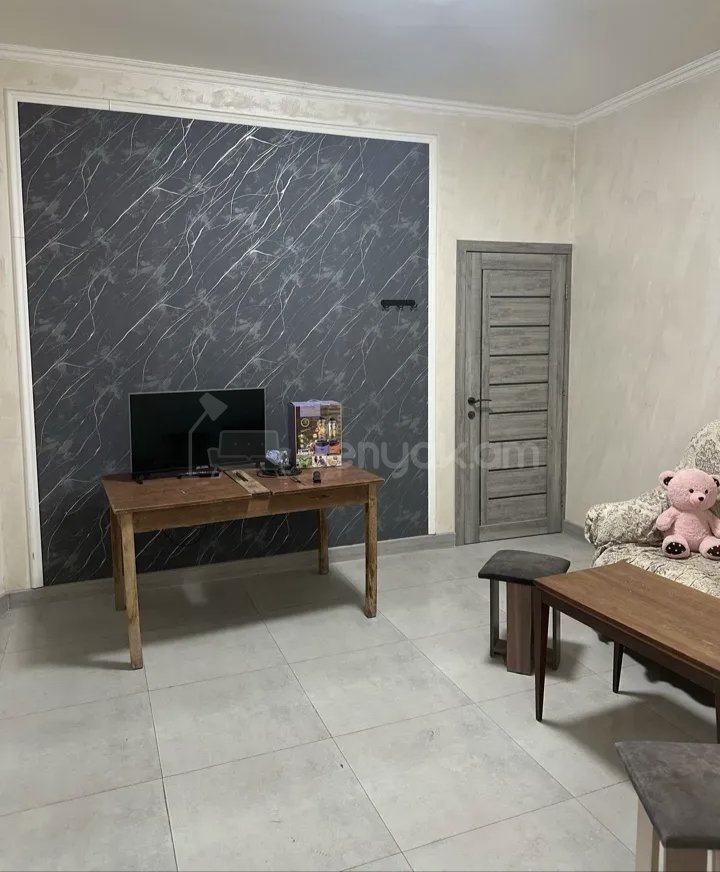 1 Սենյականոց Բնակարան Քարե Շենքում, 42քմ, 1/1 հարկ, Նորմալ Վիճակում, Կահավորված