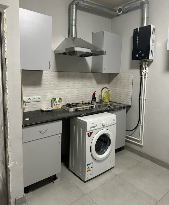 1 Սենյականոց Բնակարան Քարե Շենքում, 42քմ, 1/1 հարկ, Նորմալ Վիճակում, Կահավորված