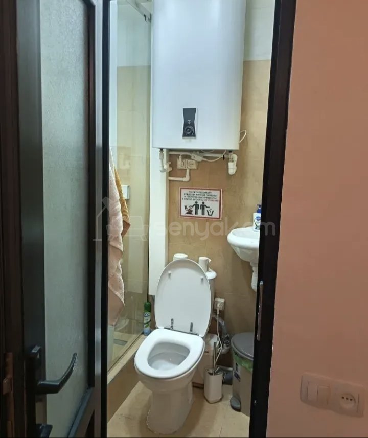 1 Սենյականոց Բնակարան Քարե Շենքում, 48քմ, 1/1 հարկ, Նորմալ Վիճակում, Կահավորված