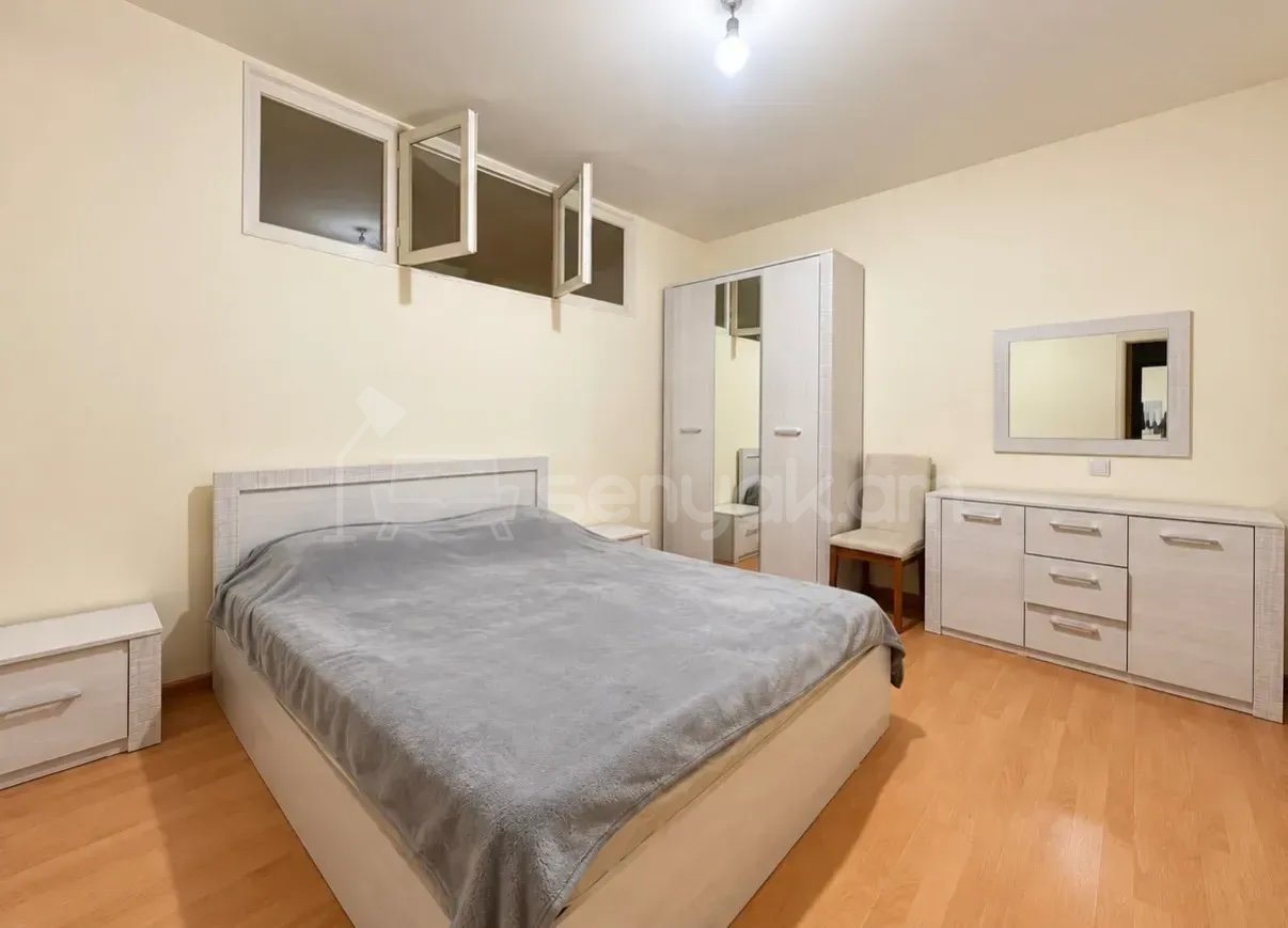 3 Սենյականոց Բնակարան Քարե Շենքում, 71քմ, 4/5 հարկ, Կապիտալ Վերանորոգված