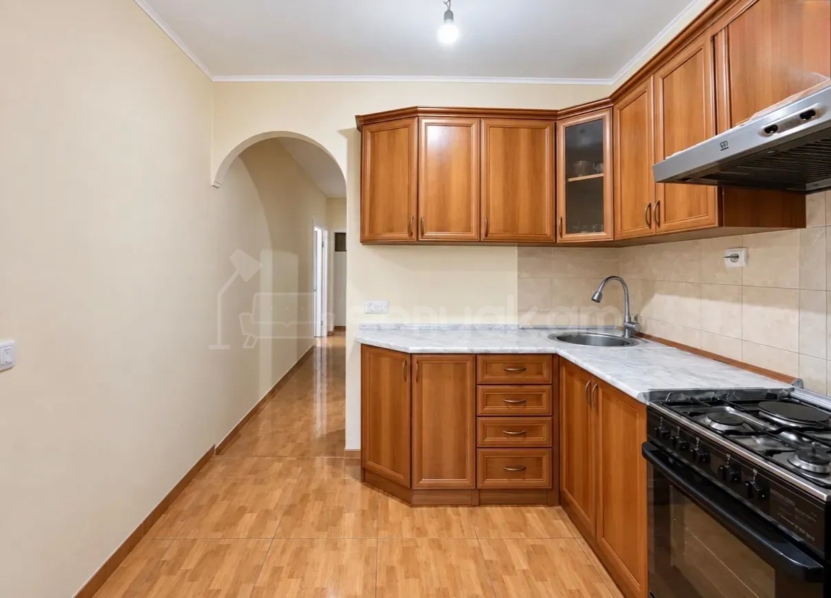 3 Սենյականոց Բնակարան Քարե Շենքում, 71քմ, 4/5 հարկ, Կապիտալ Վերանորոգված