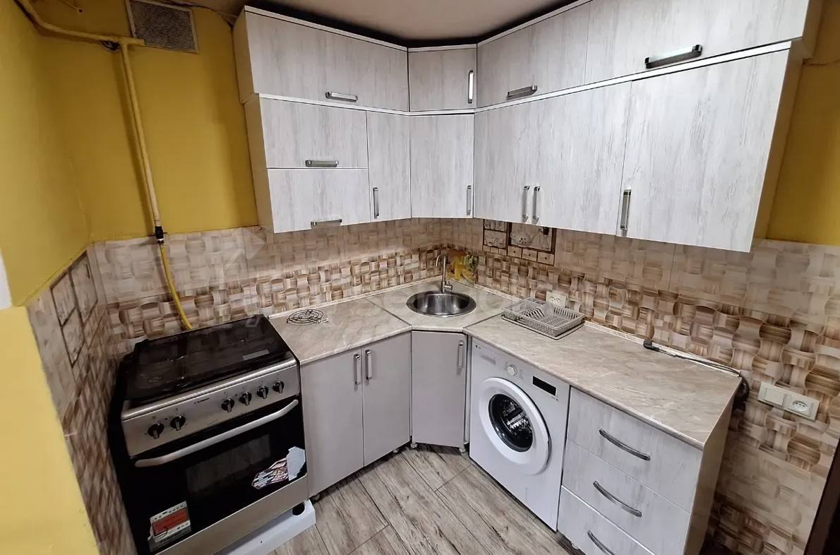 3 Սենյականոց Բնակարան Քարե Շենքում, 53քմ, 3/5 հարկ, Կապիտալ Վերանորոգված, Կահավորված