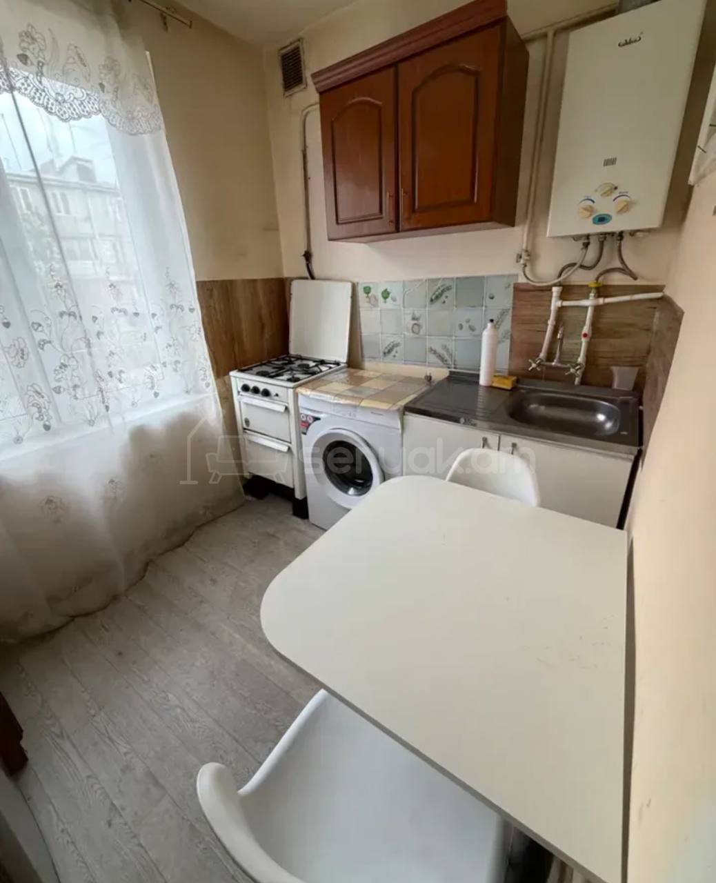 1 Սենյականոց Բնակարան Քարե Շենքում, 30քմ, 2/5 հարկ, Կոսմետիկ Վերանորոգված, Կահավորված