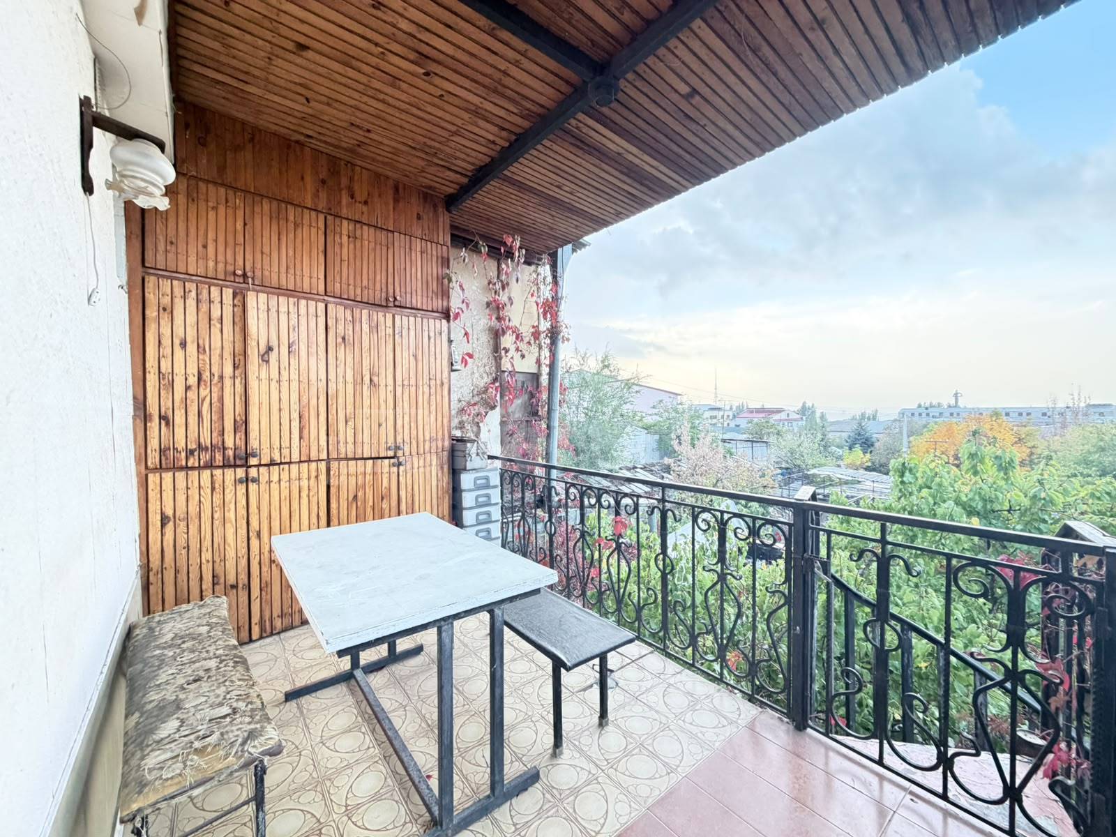3 Սենյականոց Բնակարան Քարե Շենքում, 100քմ, 2/2 հարկ, Կապիտալ Վերանորոգված, Կահավորված, Արևկող