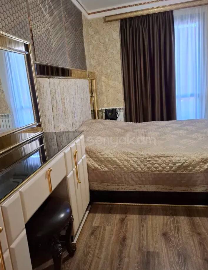 4 Սենյականոց Բնակարան Քարե Շենքում, 101քմ, 1/5 հարկ, Կապիտալ Վերանորոգված