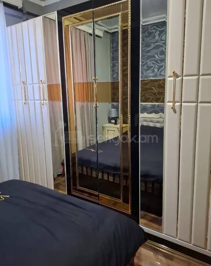 4 Սենյականոց Բնակարան Քարե Շենքում, 101քմ, 1/5 հարկ, Կապիտալ Վերանորոգված