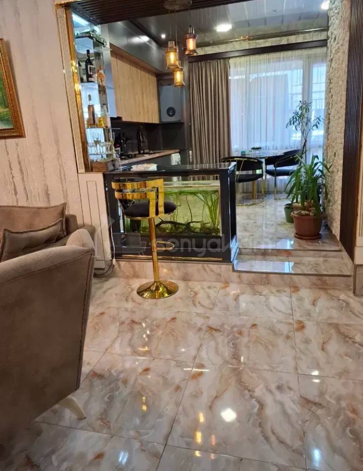 4 Սենյականոց Բնակարան Քարե Շենքում, 101քմ, 1/5 հարկ, Կապիտալ Վերանորոգված