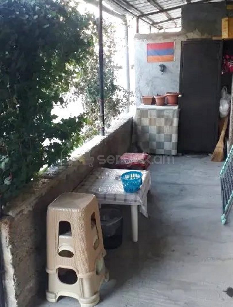 3 Սենյականոց Բնակարան Քարե Շենքում, 56քմ, 1/4 հարկ, Կապիտալ Վերանորոգված
