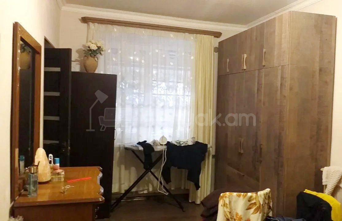 3 Սենյականոց Բնակարան Քարե Շենքում, 56քմ, 1/4 հարկ, Կապիտալ Վերանորոգված