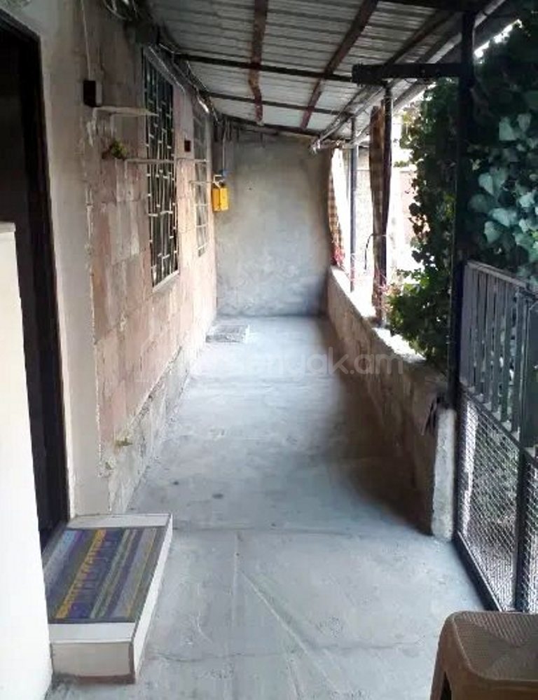 3 Սենյականոց Բնակարան Քարե Շենքում, 56քմ, 1/4 հարկ, Կապիտալ Վերանորոգված