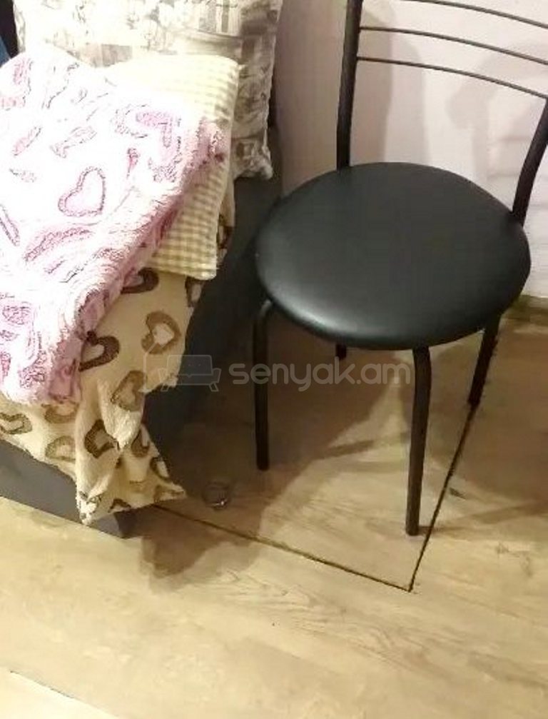 3 Սենյականոց Բնակարան Քարե Շենքում, 56քմ, 1/4 հարկ, Կապիտալ Վերանորոգված