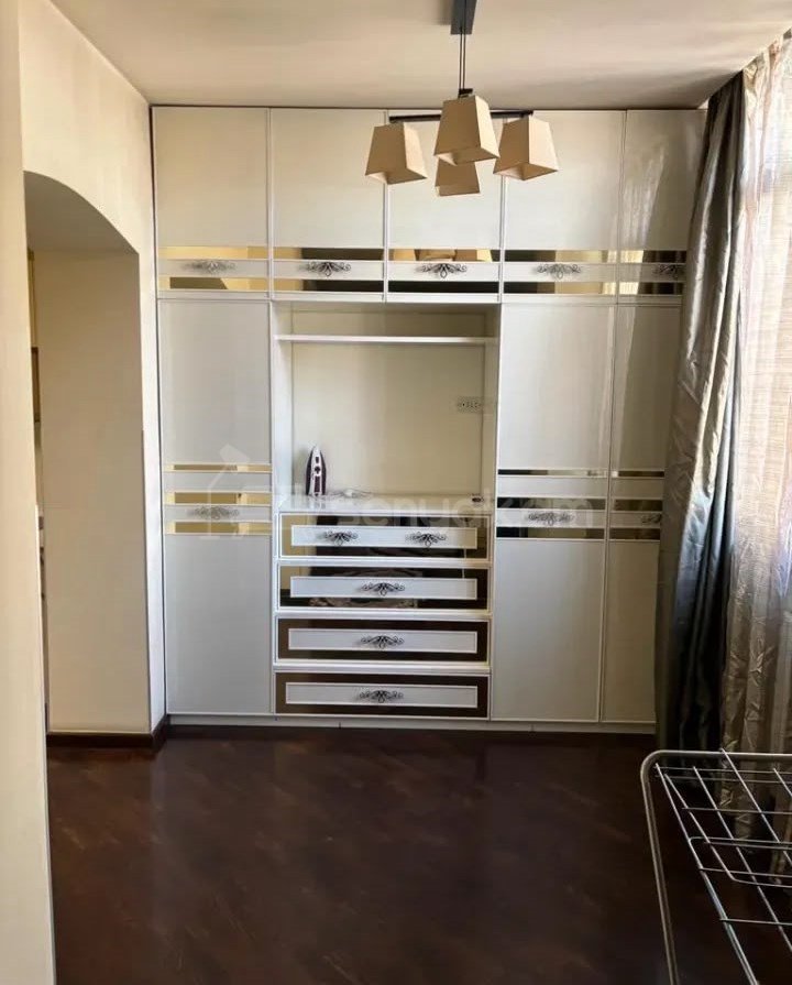 3 Սենյականոց Բնակարան Քարե Շենքում, 75քմ, 2/4 հարկ, Դիզայներական Վերանորոգված, Կահավորված, Արևկող