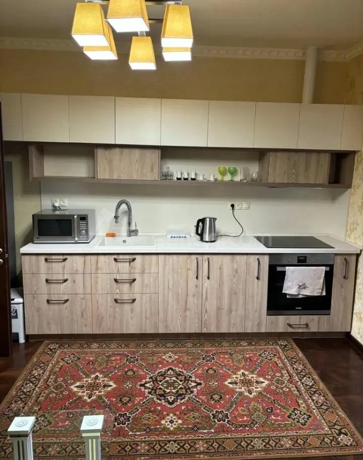 3 Սենյականոց Բնակարան Քարե Շենքում, 75քմ, 2/4 հարկ, Դիզայներական Վերանորոգված, Կահավորված, Արևկող