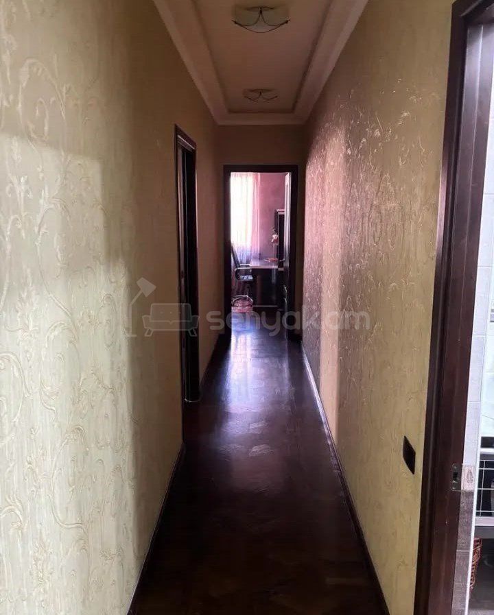 3 Սենյականոց Բնակարան Քարե Շենքում, 75քմ, 2/4 հարկ, Դիզայներական Վերանորոգված, Կահավորված, Արևկող