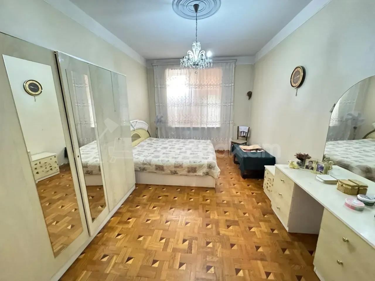 3 Սենյականոց Բնակարան Քարե Շենքում, 94քմ, 3/5 հարկ, Նորմալ Վիճակում