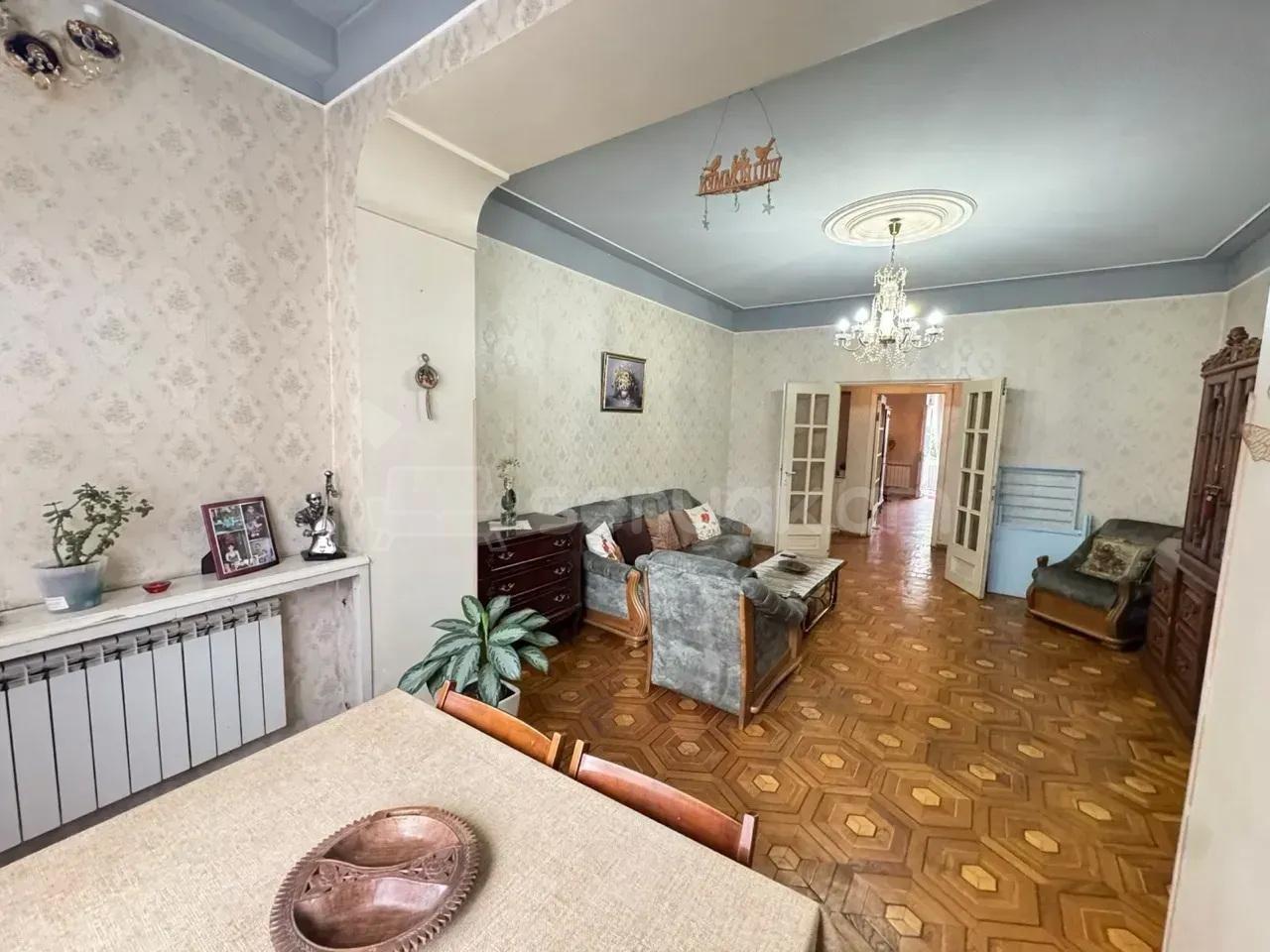 3 Սենյականոց Բնակարան Քարե Շենքում, 94քմ, 3/5 հարկ, Նորմալ Վիճակում