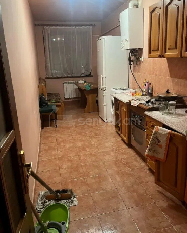 4 Սենյականոց Բնակարան Քարե Շենքում, 92քմ, 1/7 հարկ, Կապիտալ Վերանորոգված